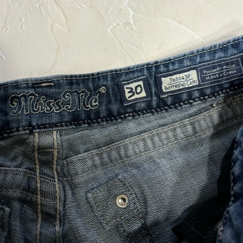Miss Me Boyfriend Capri Jeans - Picture 4 of 11